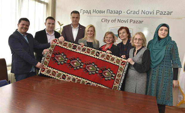 Очуваће санџачки ћилим: Новопазарске ткаље кују велике планове